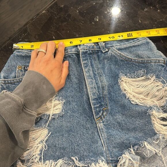 Vintage Lee Blue Distressed Jean Shorts - Picture 6 of 7
